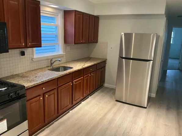 10 West Grand Street image 3 of 13