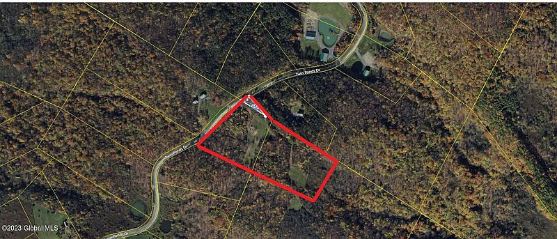 5th image of 240 Twin Ponds Drive