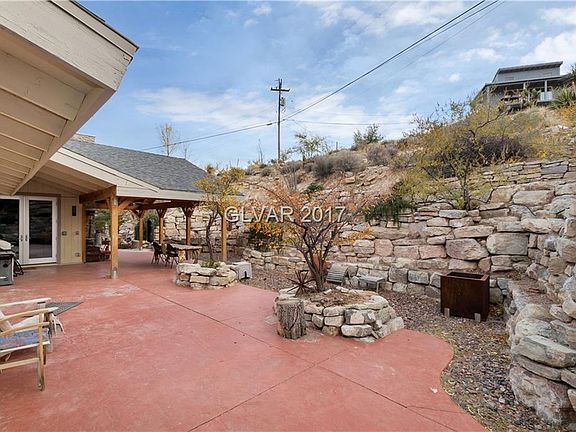 5th image of 18 Cottonwood Dr