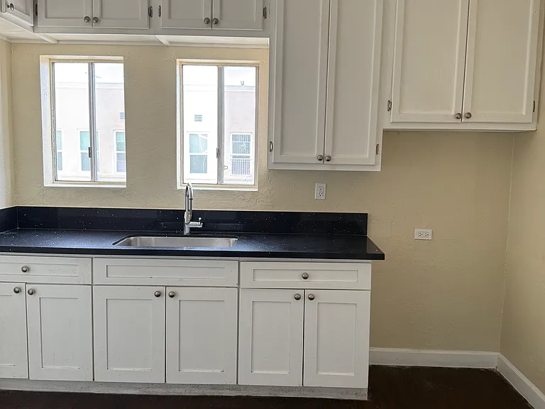 2225 Michigan Ave #2225 — Photo 3
