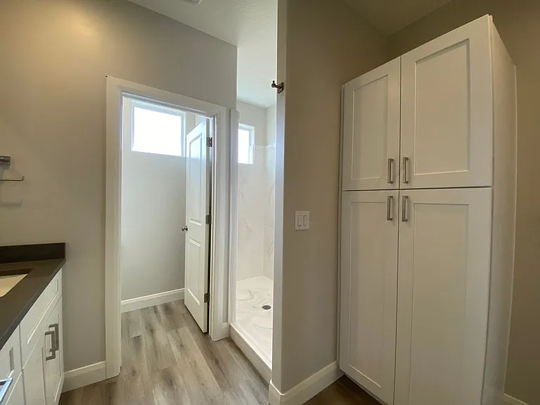 4381 S 1200 W — Photo 14