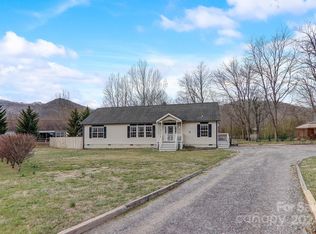 5 Bee Wood Ln, Swannanoa, NC 28778