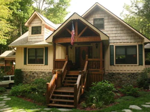 230 Shadow Creek Ln, Franklin, NC 28741