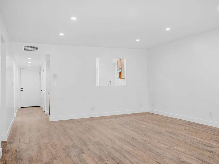 453 Ivy St — Photo 3