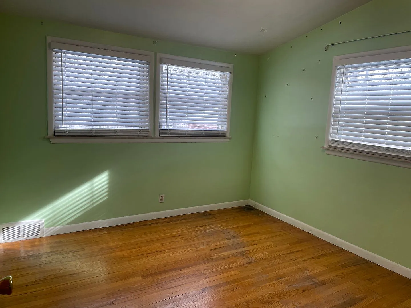 4-Bedroom 1.5 Bathroom Ranch Home — Photo 4