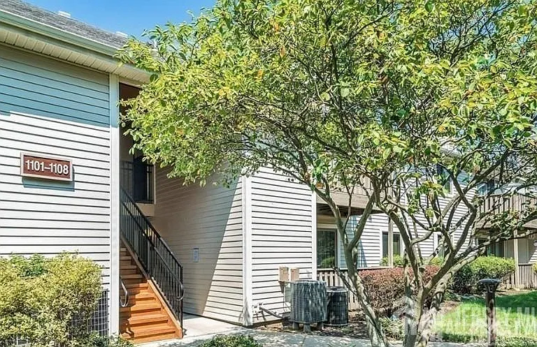 1105 Aspen Dr — Photo 2