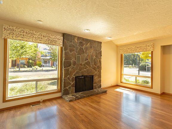 4th image of 17745 SW Meadowbrook Way