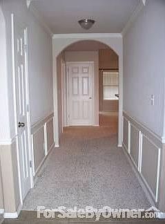 Front entryway from front porch
						:
						L:formal dining room, R:breakfast nook, forward: entry hall with wainscoting.