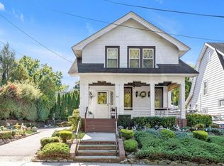 54 Bar Beach Rd, Port Washington, NY 11050