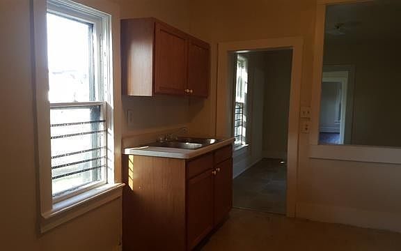 5th image of 1123 11th Ave