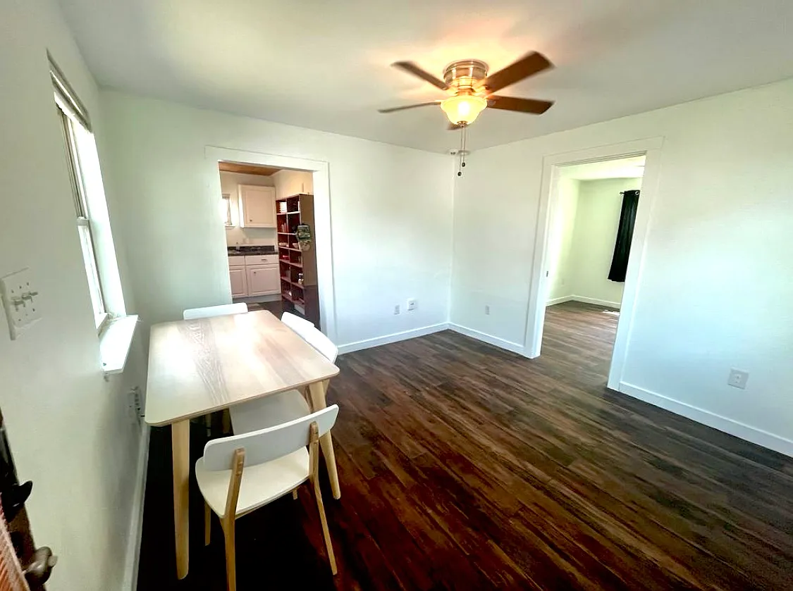 Comes with a 4 seater dining table (optional) for free. Living/dining room combo! - Everett St