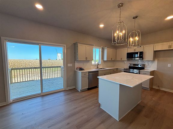 3rd image of 1811 Gordon Ct