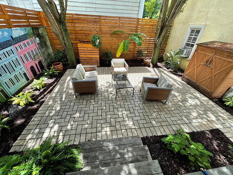 113 Line St — Photo 24