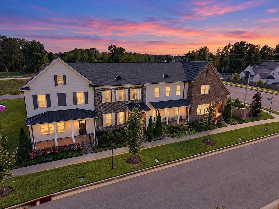 1st image of 550 Ashburn Dr