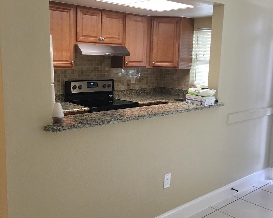 1st image of 9 Mars Ave #3