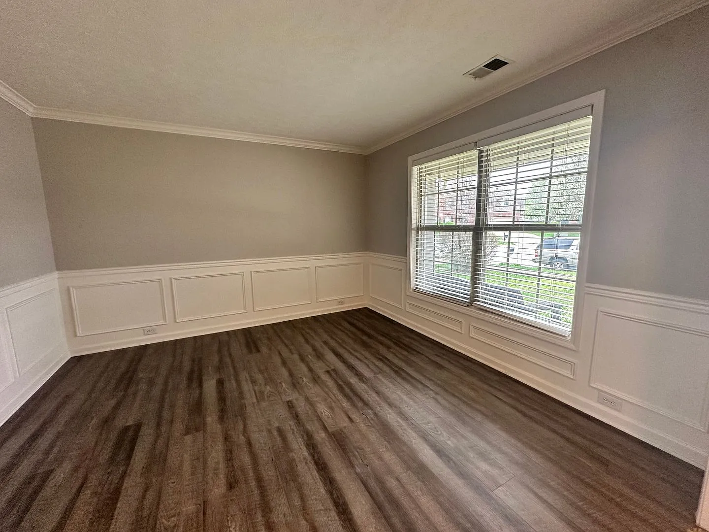 Welcome to this beautiful home in the desirable Wolf Trace Subdivision! — Photo 3