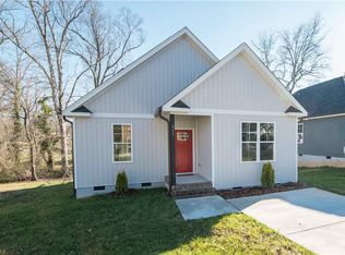 911 Franklin St, Thomasville, NC 27360