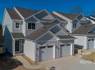 2325 Watertown Way NE, Grand Rapids, MI 49505