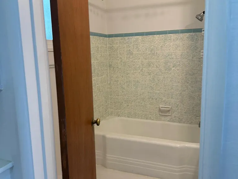 471 E Ave — Photo 3