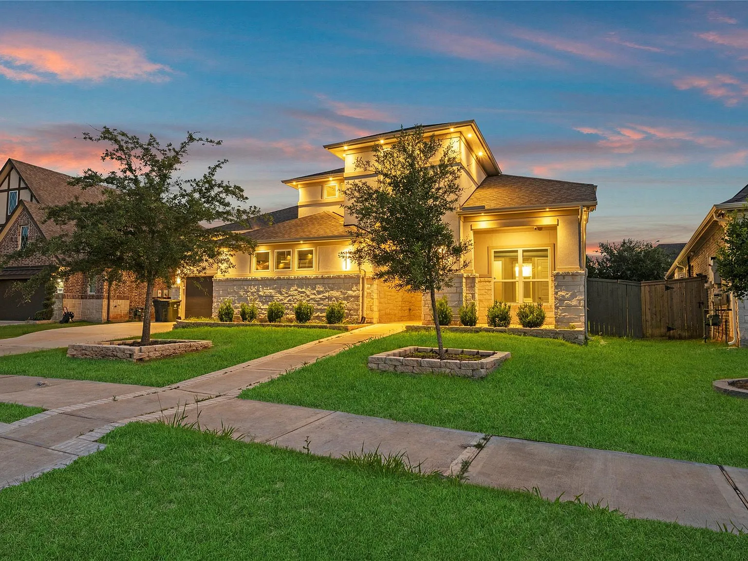 5 bed, 4.5 bath, 4822 sqft, $5,000 — Photo 1