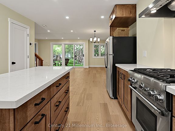 5th image of 127 Fairway Cres #28