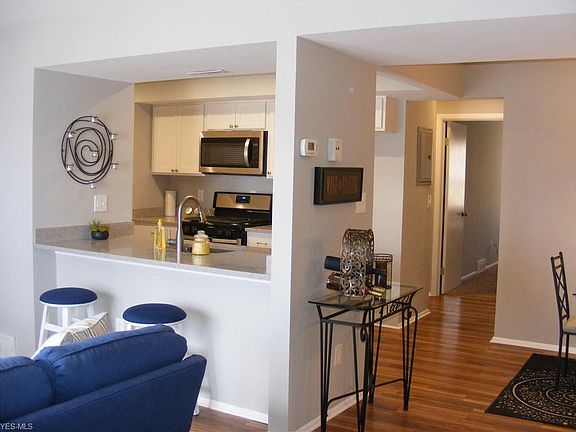 4th image of 8011 Independence Dr #8-B