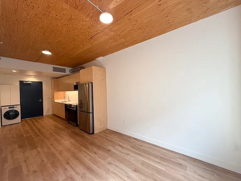 12th Street Apartments — Photo 32