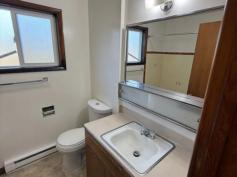 2042 Myrtle Ave NE — Photo 14