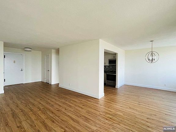5th image of 1590 Anderson Ave #20B