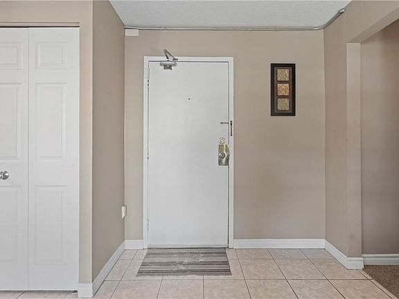 5th image of 640 Grey St #203