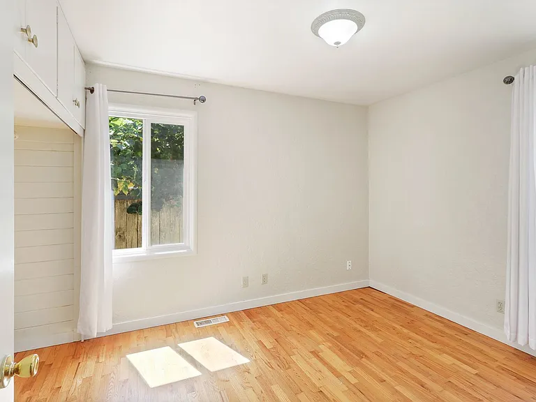1321 Central St NE — Photo 15
