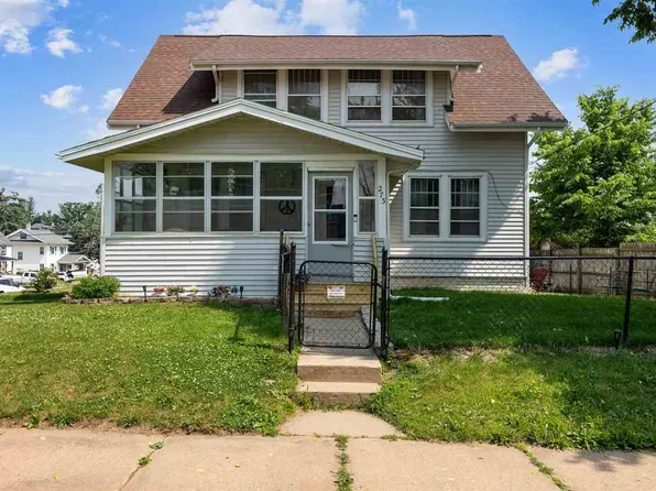 273 Highland Dr NW, Cedar Rapids, IA 52405