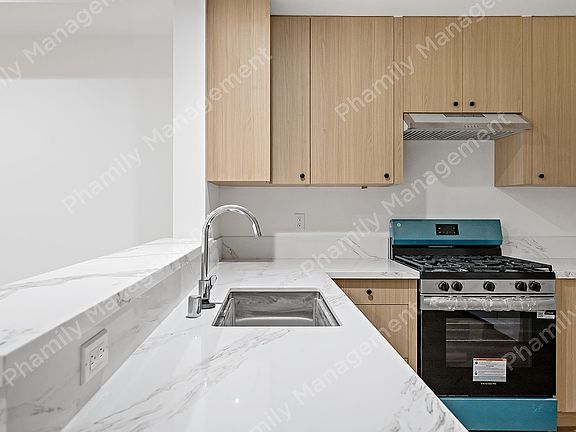 5th image of 15861 Main St #202