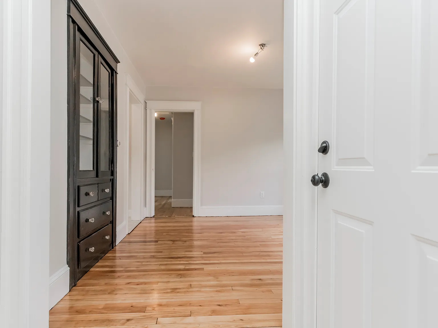2 bed, 1078 sqft, $2,600 — Photo 2