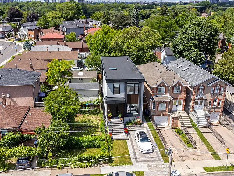 10 Hamstead Ave — Photo 32