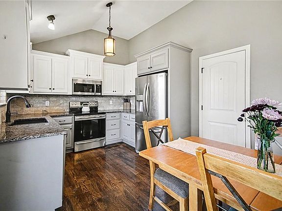 4th image of 1302 Regency Dr