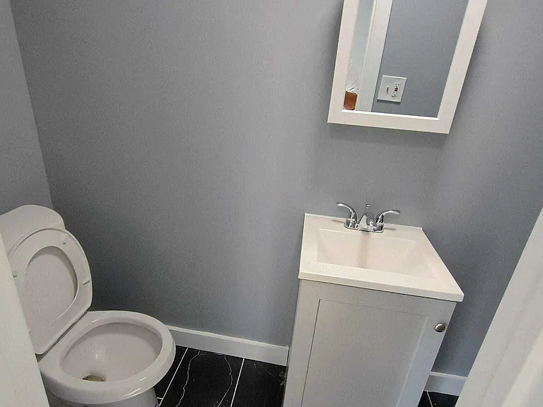 166 Ridgewood Ave — Photo 3