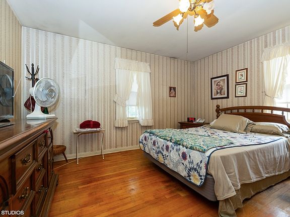 5th image of 8125 Natoma Ave