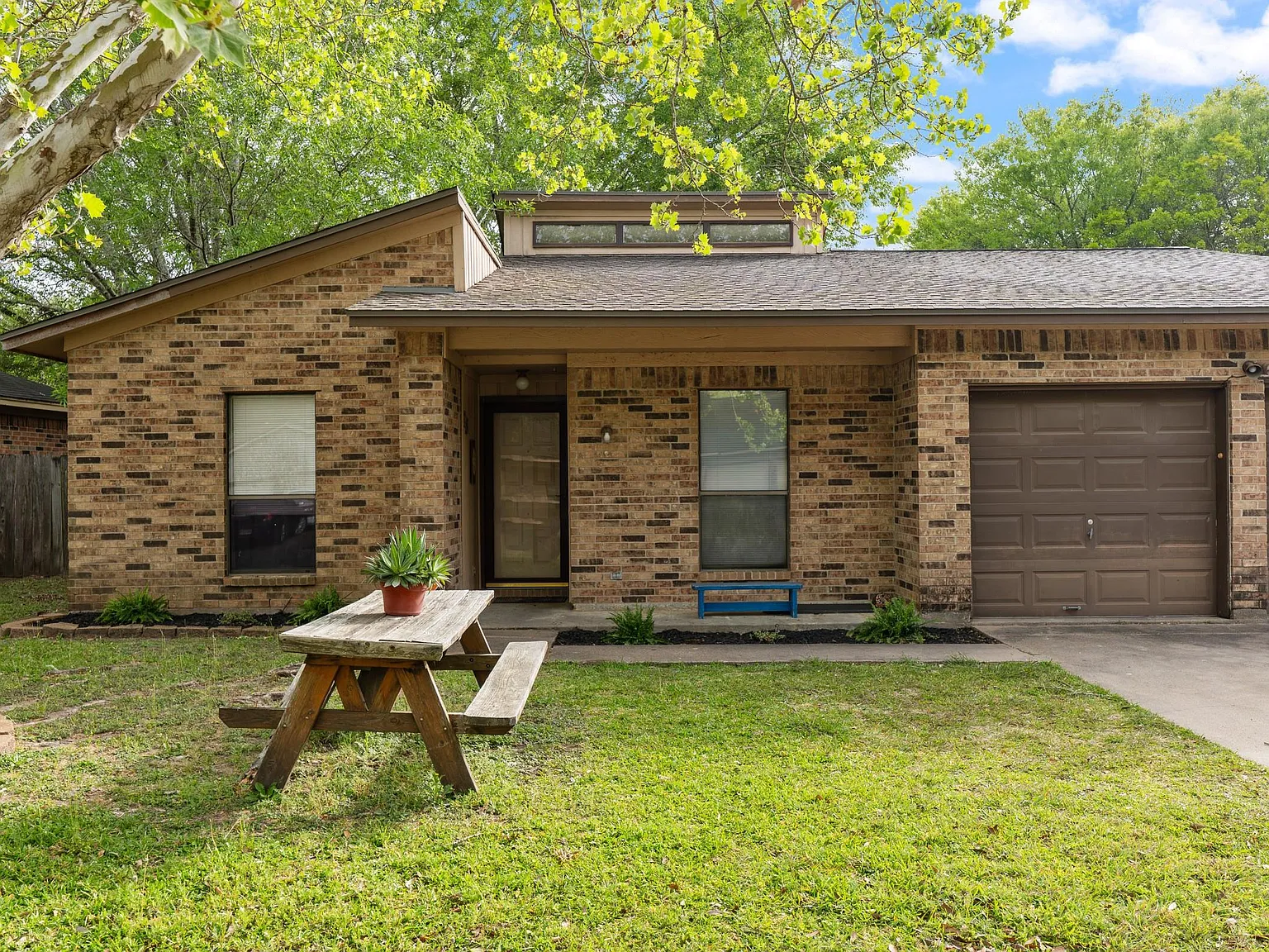 3 bed, 2.0 bath, 1280 sqft, $1,625 — Photo 2