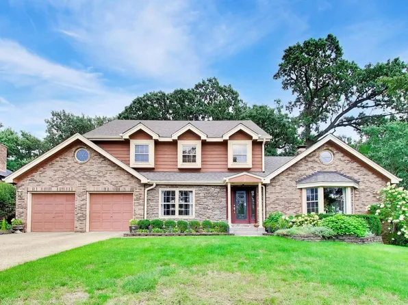 8751 Carlisle Ct, Darien, IL 60561