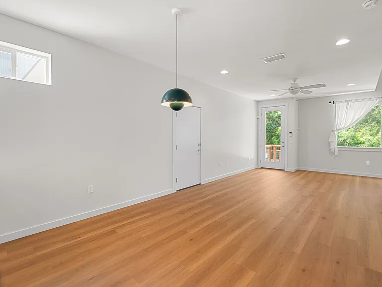 705 N Bluff Dr #6 — Photo 14