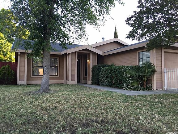 3rd image of 4525 Fox Valley Cir