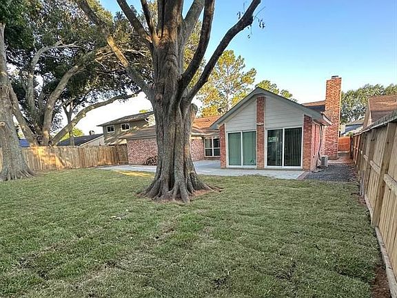 4th image of 2022 Hilton Head Dr