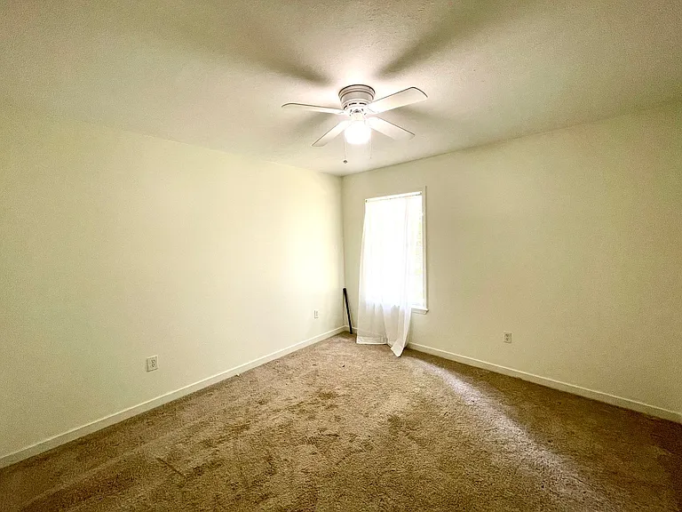 208 Chestnut Dr — Photo 18