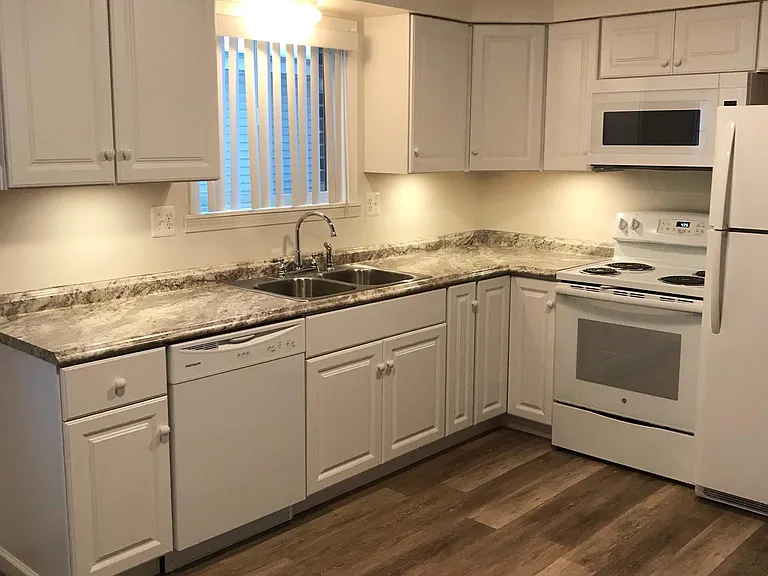 709 Walnut St — Photo 12