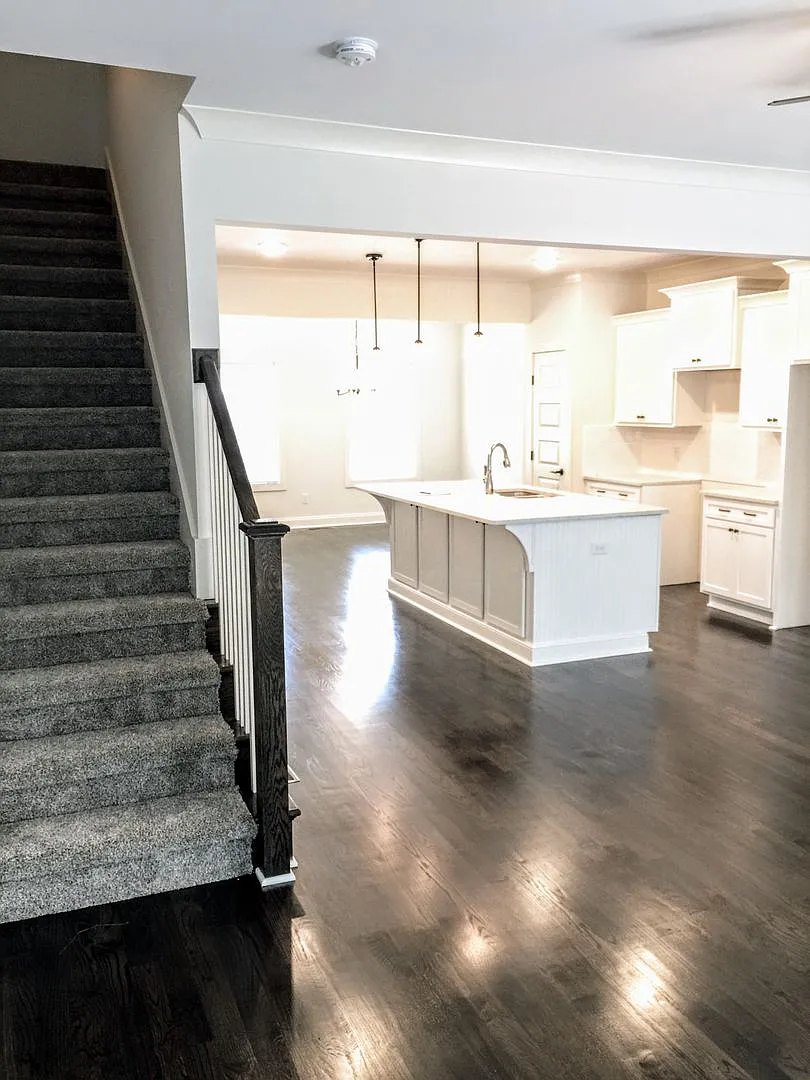 4 Bedroom Townhome - Lenox Creekside — Photo 4