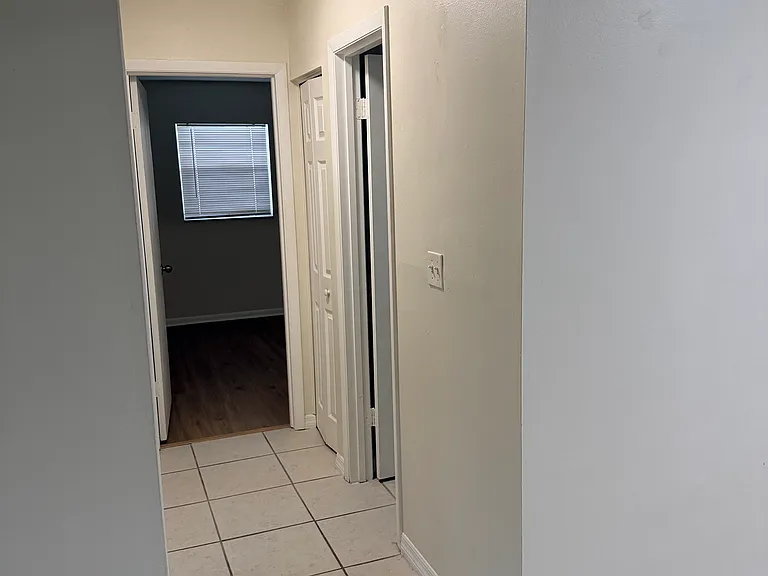 560 Lake August Dr — Photo 28