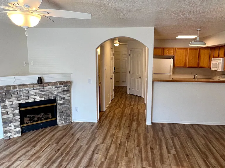 1217 Forsythia Ave — Photo 5