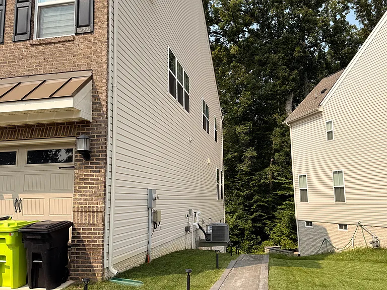 9550 Sanger St — Photo 1