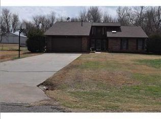 1932 W Cedar Ridge Dr, Mustang, OK 73064